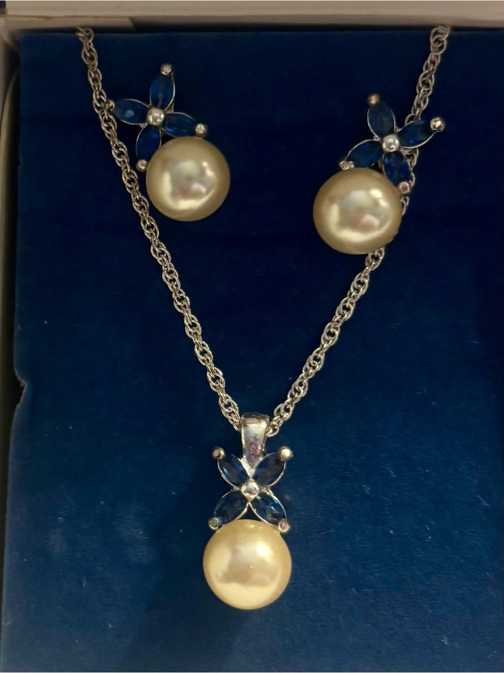 Vintage Avon Pearl & Sapphire Pendant Necklace & Earring Set New in Box